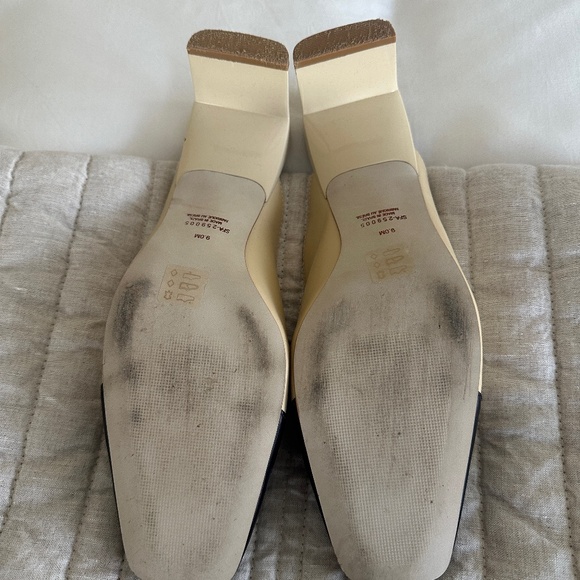 Saks Fifth Avenue Two Tone Slides - Picture 2 of 2